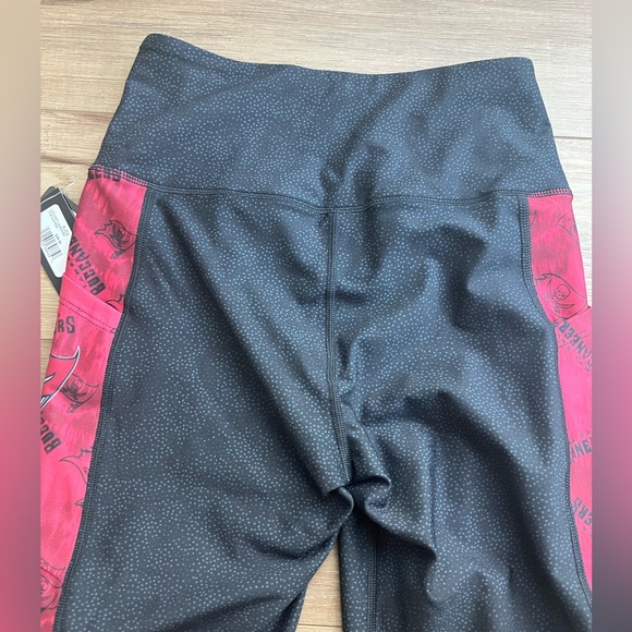 Tampa Bay Buccaneers Assembly 7/8 High Waist 2-Pocket Leggings Medium - Picture 7 of 12